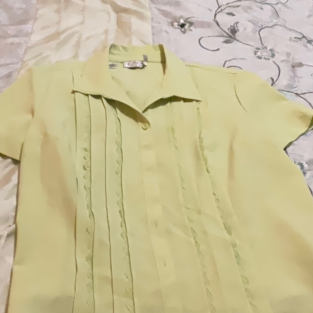 Lime green ladies blouse size 18 Kathy Che with lace down the front